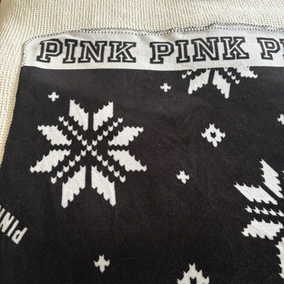 Victoria Secret PINK Cozy Fleece Blanket Black Limited Edition 2017 - Picture 4 of 7